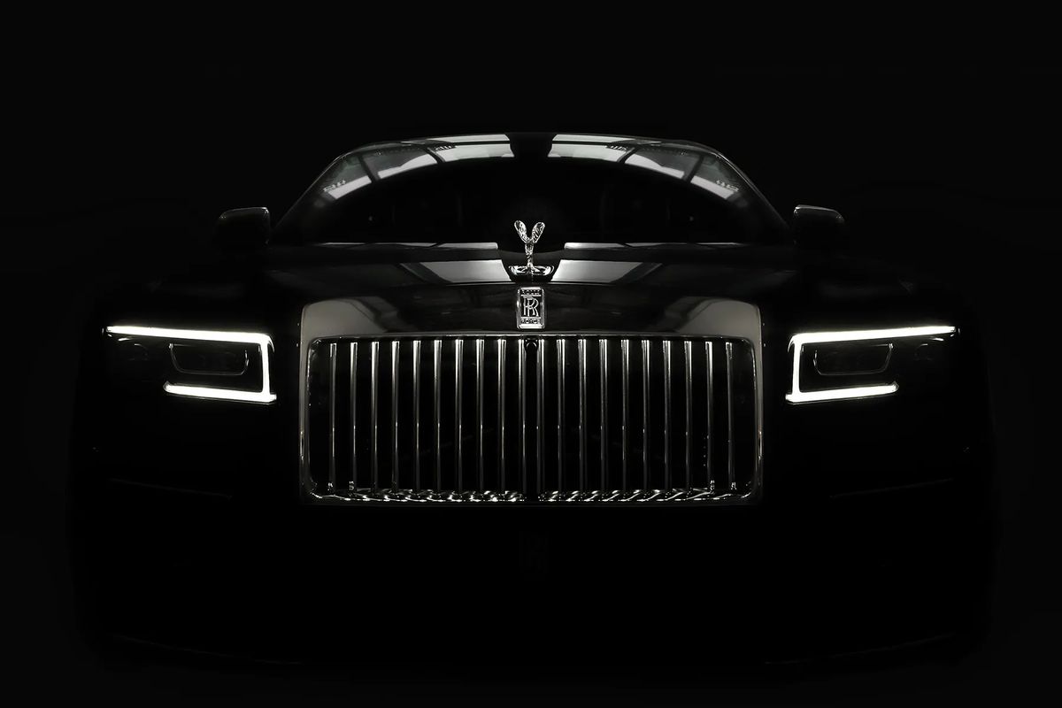 Photo of a elementary school classroom with empty wooden desks and sun shining through the windows.